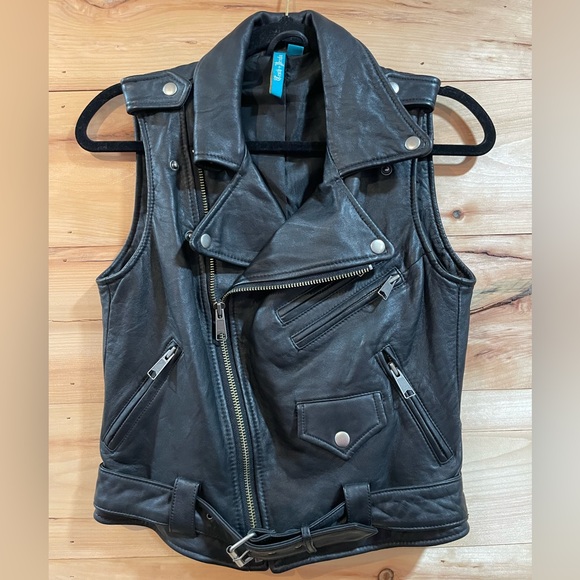 Truth + Pride Black Leather Motorcycle Vest Size M - Picture 10 of 12